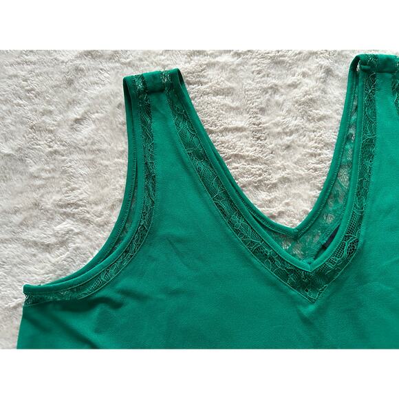 Torrid Size 2 Green V-neck Lace trim Tank Top - Picture 2 of 5